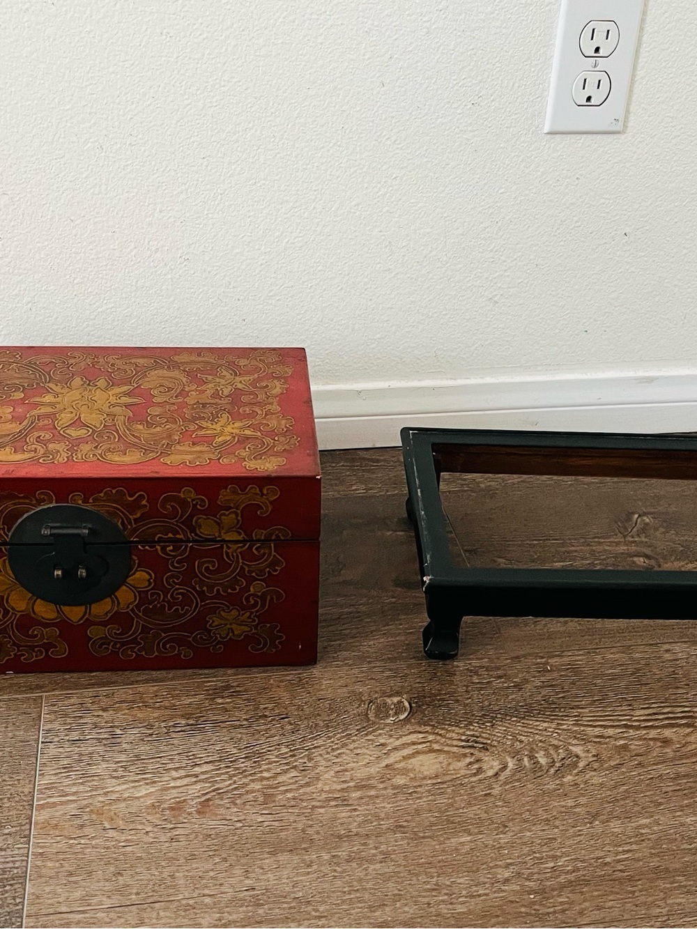 Hand-Painted Red and Gold Decorative Jewelry Box - Picture 8 of 13